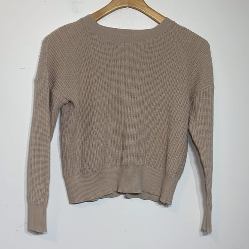EUC Keyhole Back Tan‎ Sweater